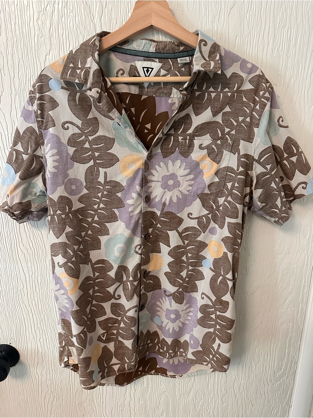 Vissla medium Vintage-Inspired Brown Floral Short-Sleeve Shirt